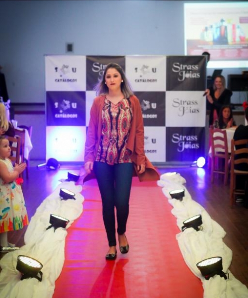 III Encontro de consultoras de vendas e desfile Strass Joias