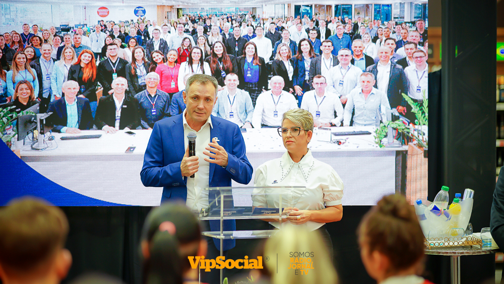  <div class='auto text-center'><a href='https://www.vipsocial.com.br/admin/image/foto/3221/377172lg.jpg' target='_blank' class='btn salvar'> <i class='fa fa-download'></i> Salvar</a> <a href='https://www.facebook.com/sharer.php?u=https://www.vipsocial.com.br/admin/image/foto/3221/377172lg.jpg' class='btn compart' target='_blank'> <i class='fa fa-facebook'></i> Compartilhar</a></div>