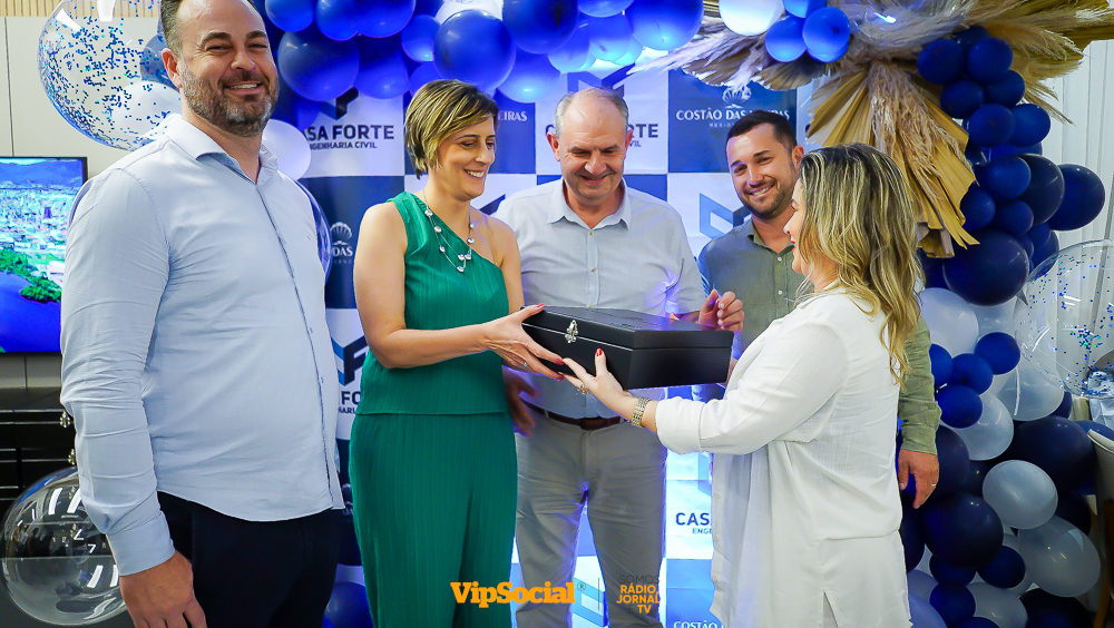  <div class='auto text-center'><a href='https://www.vipsocial.com.br/admin/image/foto/3222/377409lg.jpg' target='_blank' class='btn salvar'> <i class='fa fa-download'></i> Salvar</a> <a href='https://www.facebook.com/sharer.php?u=https://www.vipsocial.com.br/admin/image/foto/3222/377409lg.jpg' class='btn compart' target='_blank'> <i class='fa fa-facebook'></i> Compartilhar</a></div>