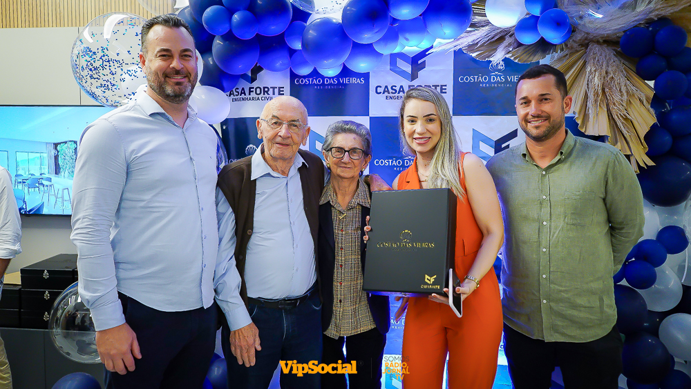 <div class='auto text-center'><a href='https://www.vipsocial.com.br/admin/image/foto/3222/377414lg.jpg' target='_blank' class='btn salvar'> <i class='fa fa-download'></i> Salvar</a> <a href='https://www.facebook.com/sharer.php?u=https://www.vipsocial.com.br/admin/image/foto/3222/377414lg.jpg' class='btn compart' target='_blank'> <i class='fa fa-facebook'></i> Compartilhar</a></div>