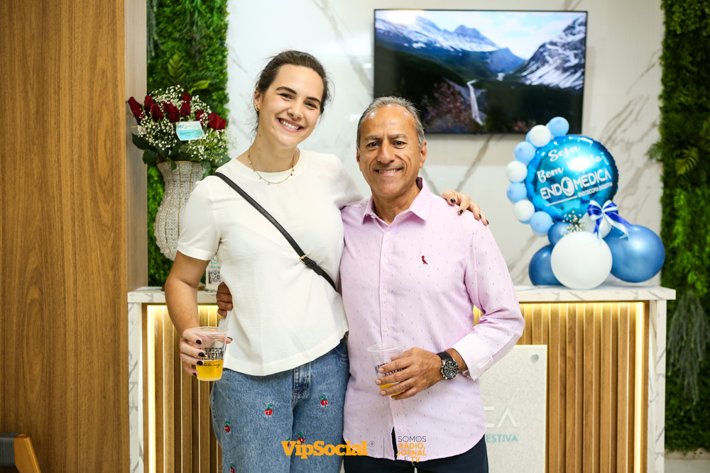  <div class='auto text-center'><a href='https://www.vipsocial.com.br/admin/image/foto/3228/377979lg.JPG' target='_blank' class='btn salvar'> <i class='fa fa-download'></i> Salvar</a> <a href='https://www.facebook.com/sharer.php?u=https://www.vipsocial.com.br/admin/image/foto/3228/377979lg.JPG' class='btn compart' target='_blank'> <i class='fa fa-facebook'></i> Compartilhar</a></div>