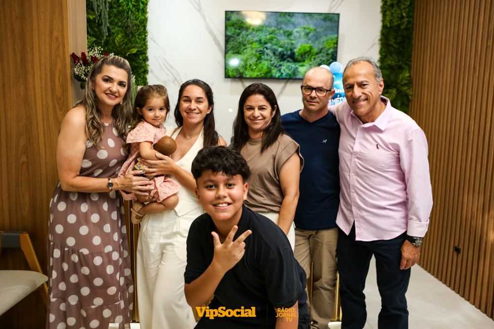  <div class='auto text-center'><a href='https://www.vipsocial.com.br/admin/image/foto/3228/378071lg.JPG' target='_blank' class='btn salvar'> <i class='fa fa-download'></i> Salvar</a> <a href='https://www.facebook.com/sharer.php?u=https://www.vipsocial.com.br/admin/image/foto/3228/378071lg.JPG' class='btn compart' target='_blank'> <i class='fa fa-facebook'></i> Compartilhar</a></div>