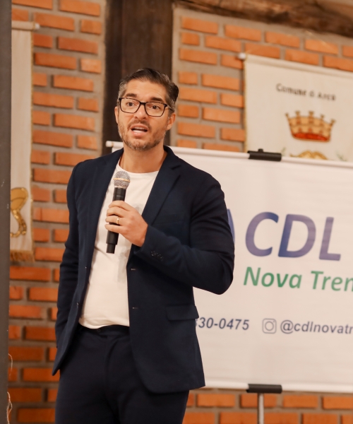 CDL de Nova Trento promove palestra sobre gestão do tempo com Rafael Medeiros 