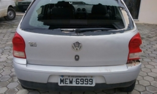 Colisão entre carro e moto deixa uma pessoa ferida