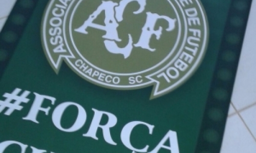 Grupo de veteranos do Areias faz homenagem a Chapecoense