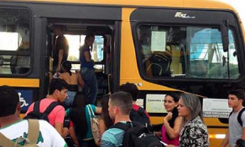 Polêmica sobre possível cobrança no transporte universitário escolar 