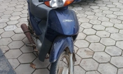 Moto com registro de furto é recuperada e condutor foge