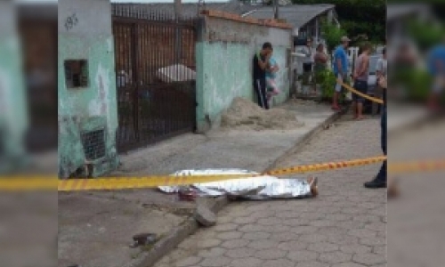 Homem é morto a facadas; jovem de 23 é preso suspeito do crime