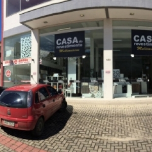 Loja de revestimentos investe em novidades e promoções para atrair clientes 