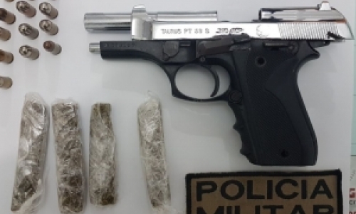 Homem é preso com maconha e arma de fogo após perturbação do sossego 