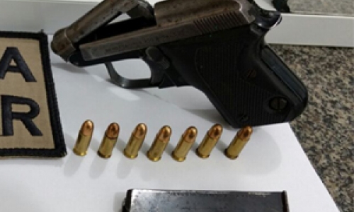 Mulher é presa depois de tentar entrar armada no Fórum de Itapema