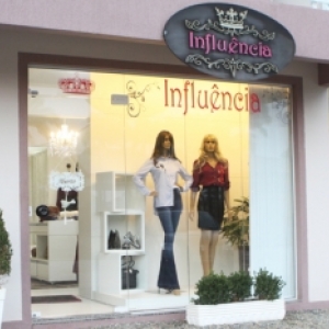 Últimas tendências em confecção e calçados são encontradas em Canelinha