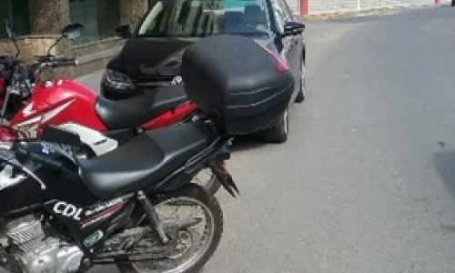 Acidente de trânsito envolve duas motocicletas e um carro