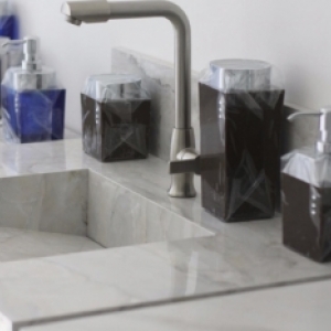 Clientes aproveitam promoção de mostruários para iniciar reforma 