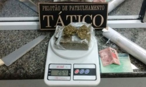 Homem detido por tráfico de drogas utilizava moto para fazer entregas