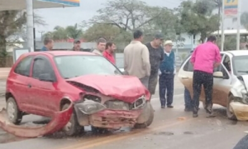 Colisão na SC-410 deixa três pessoas feridas; motorista foge