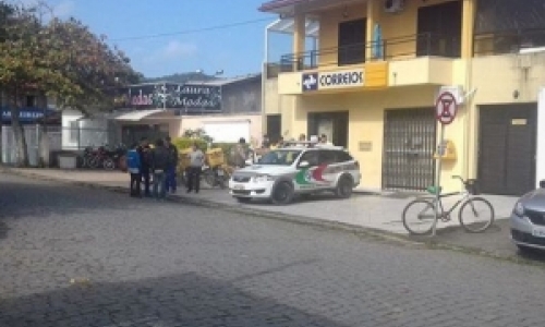 Agência dos Correios é assaltada e dinheiro de cofre é levado  