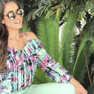 Com chegada da primavera, loja de moda feminina faz ensaio temático