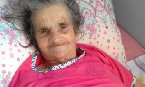 Idosa de 81 anos acamada pede ajuda de voluntários