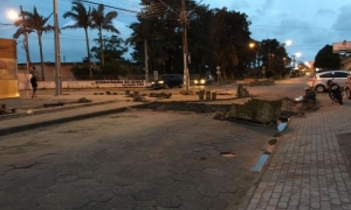 Motoristas reclamam da falta de sinalização após bloqueio de avenida