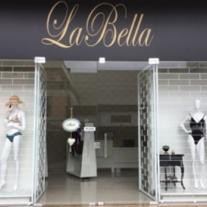 Loja de moda praia e íntima abre temporada com mega bazar