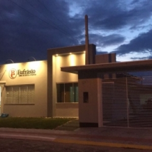 Clinica de estética reinaugura com espaço amplo e moderno