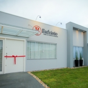 Clínica investe em técnicas com resultados imediatos após sessão