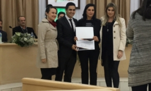 Imprensa do Vale do Rio Tijucas recebe homenagem de vereadores de Canelinha