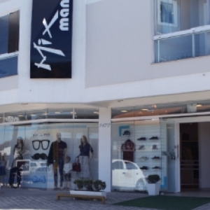 Loja completa 20 anos e presenteia clientes com brindes; saiba onde 