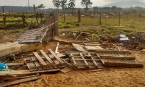 Moradores reclamam de descaso em acúmulo de entulhos e pedem solução