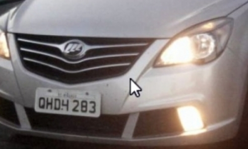 Casal é preso por adulterar placas de veículo com fita isolante para não pagar pedágio