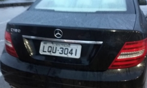 Carro de luxo com registro de roubo e clonado é apreendido após denúncias 