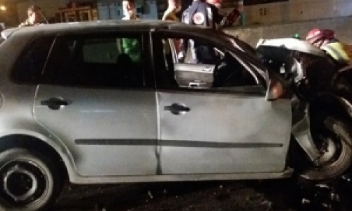 Motorista de carro com placas de Tijucas morre ao colidir na traseira de caminhão na BR-101