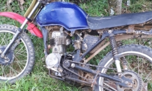 Homem é detido ao ser flagrado pela polícia com motocicleta clonada e sem capacete