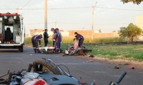 Motociclista embriagado e sem carteira de habilitação se envolve em grave acidente