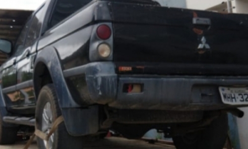 Veículo roubado e com placas clonadas é recuperado ao ser encontrado abandonado 