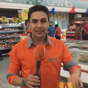 Ofertas malucas atraem clientes para supermercado durante fim de semana