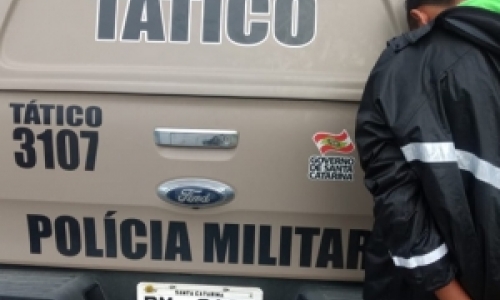 Preso por tráfico de drogas confessa à PM o crime, mas é liberado na delegacia  