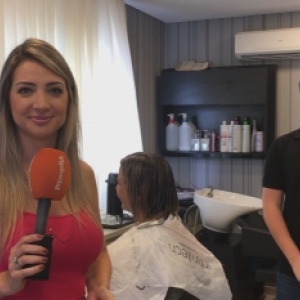 Cabeleireiro da dicas para cuidar dos cabelos no verão; veja os detalhes