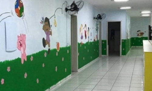 Professores e pais se unem durante recesso escolar para restaurar creche