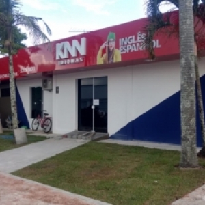 Escola de idiomas em Tijucas reinaugura em novo espaço mais moderno