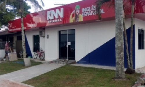 Escola de idiomas em Tijucas reinaugura em novo espaço mais moderno