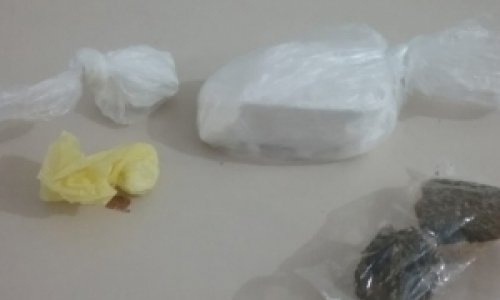 Cocaína e maconha são apreendidas em casa usada como ponto de venda de droga