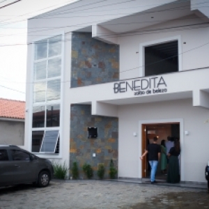 Com 19 anos de história, salão Benedita faz reinauguração do espaço