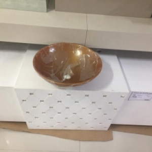 Mês dedicado à mulher atrai clientes por promoções em loja de revestimento