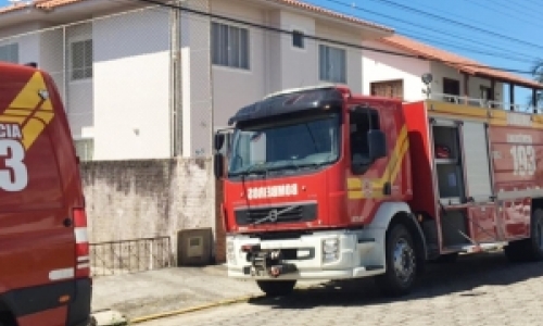 Incêndio em máquina de lavar assusta moradores de prédio
