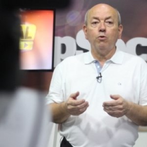 Há diferença entre o assistencialismo praticado por certos ricos e a doação voluntária?