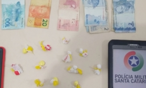 Funcionário de barbearia é preso por vender drogas em estabelecimento