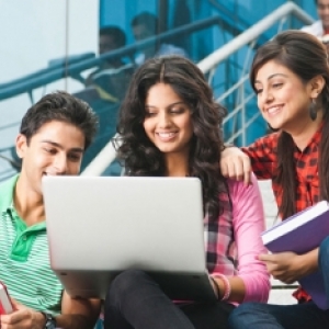 Instituição de ensino supletivo comemora aniversário com promoções para alunos