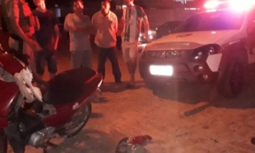 Mulher fica ferida em colisão entre carro e motocicleta na SC-410